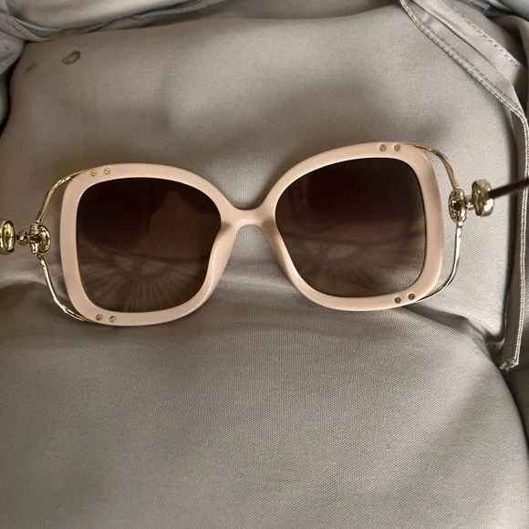 GUCCI NEW SUNGLASSES WITH CASE❤️‍🔥 - Picture 8 of 16